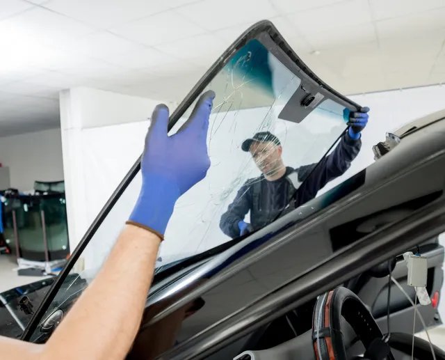 signs-its-time-for-auto-glass-replacement